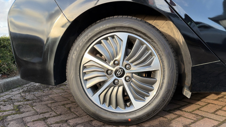 Hyundai IONIQ 1.6 GDi Plug-in Hybrid Premium 5dr DCT Hatchback